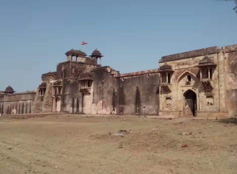 Namudag Fort, Palamu, Jharkhand - Vushii.com